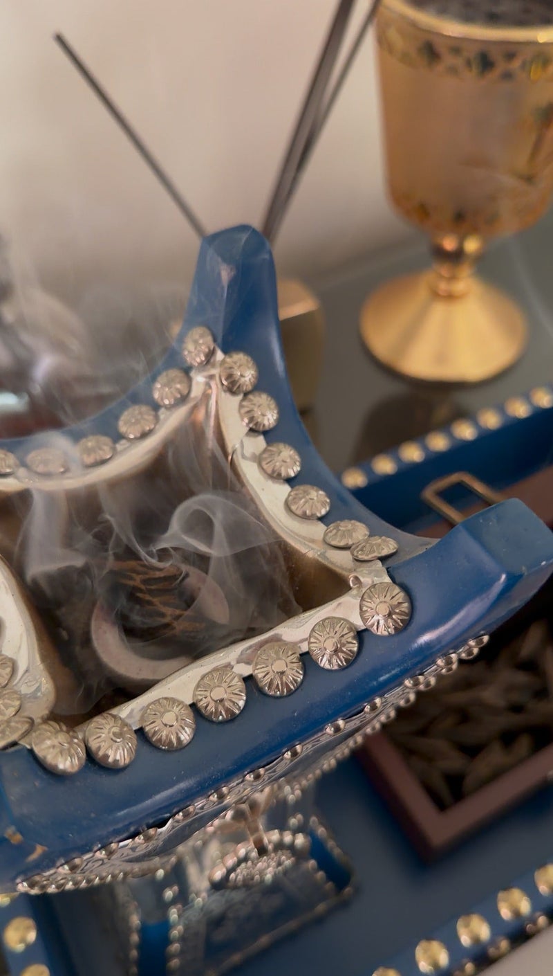 عود تايقر فيتنامي طبيعي محسن جودة عالية مع علبة بخور خشبية فاخرة لحماية البخور والحفاظ على جودته. أوقية (30جرام) - Image 3